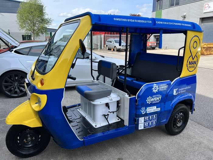 Gwent Police / Heddlu Gwent community engagement electric tuk tuk