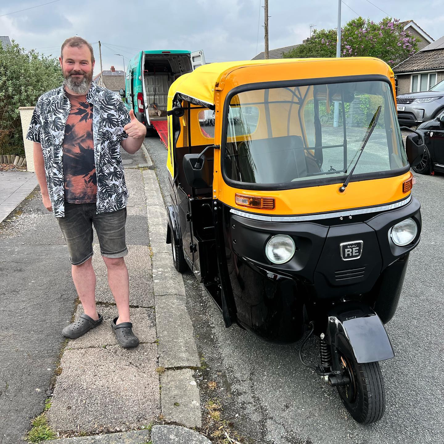 More deliveries today to lovely people in the beautiful . Craig went for a traditional black and yellow BS6 Bajaj RE wit — Tuk Tuk UK