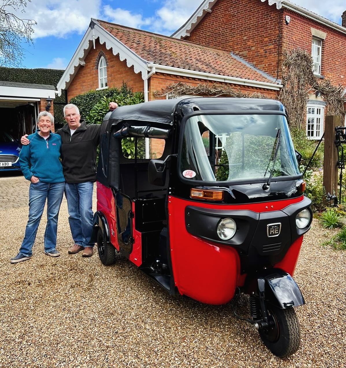 Delighted to have delivered this brand new dual fuel Bajaj RE 4S/LPG Tuk Tuk this week. We love the red and black design — Tuk Tuk UK