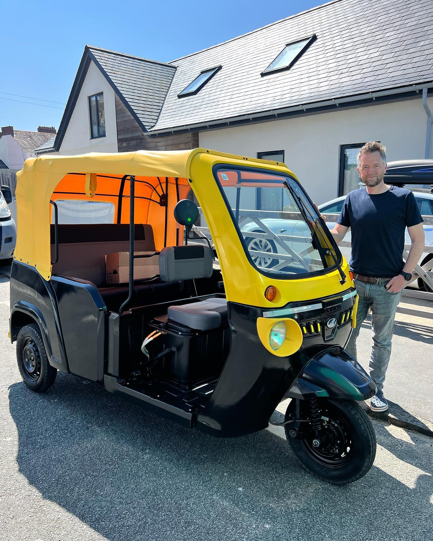 Another happy customer in sunny Anglesey this week taking delivery of a brand new Mahindra Treo fully electric tuk tuk i — Tuk Tuk UK