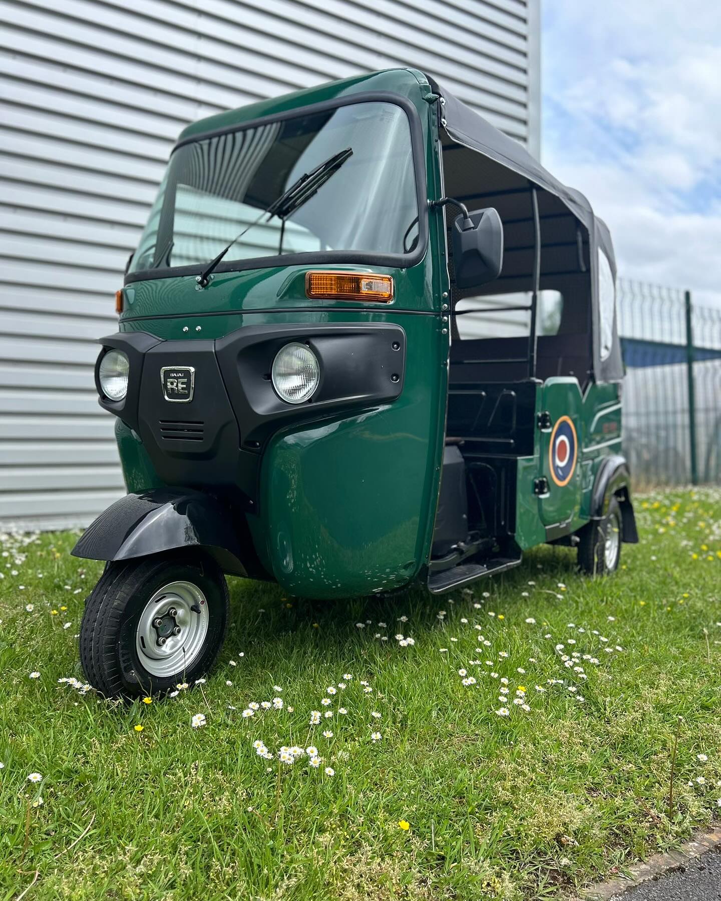 Bajaj RE 4S/LPG custom vinyl wrap ready for delivery last week. Currently taking orders for the next shipment of vehicle — Tuk Tuk UK